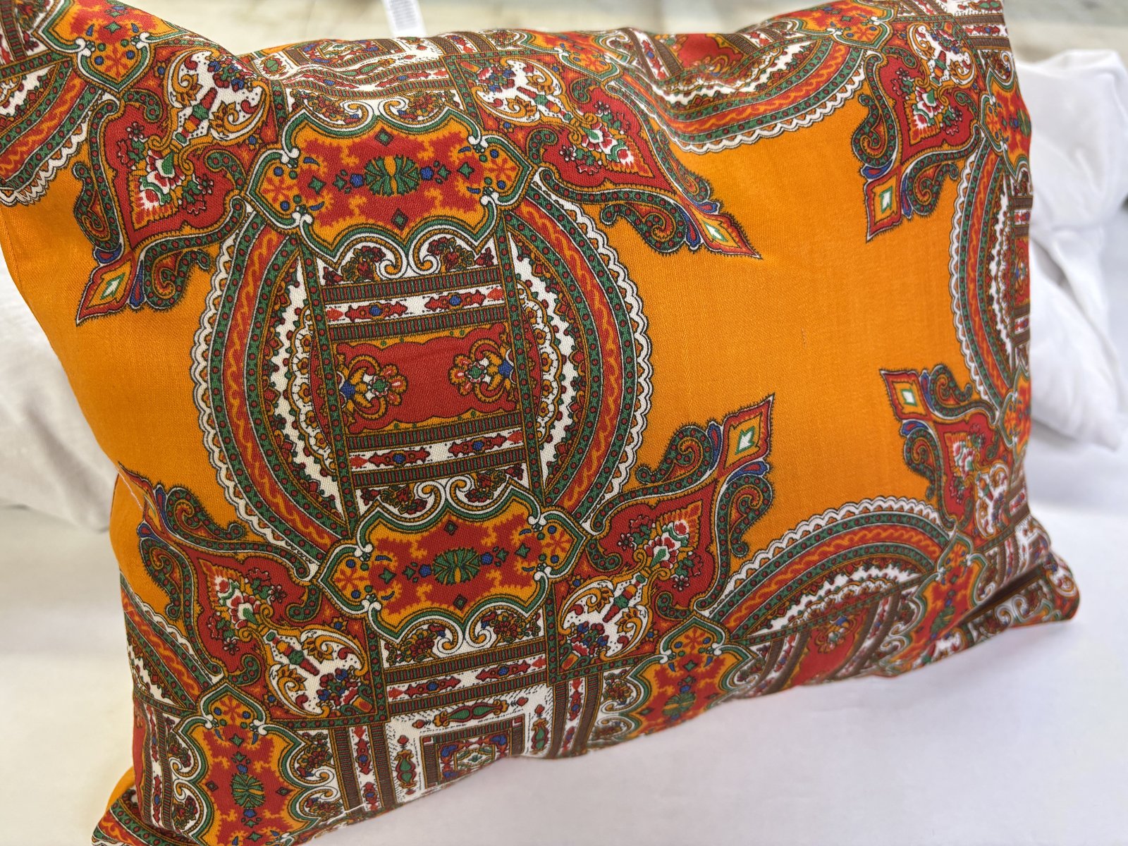 Make a Zippered Pillow/Pillowcase with Sarah