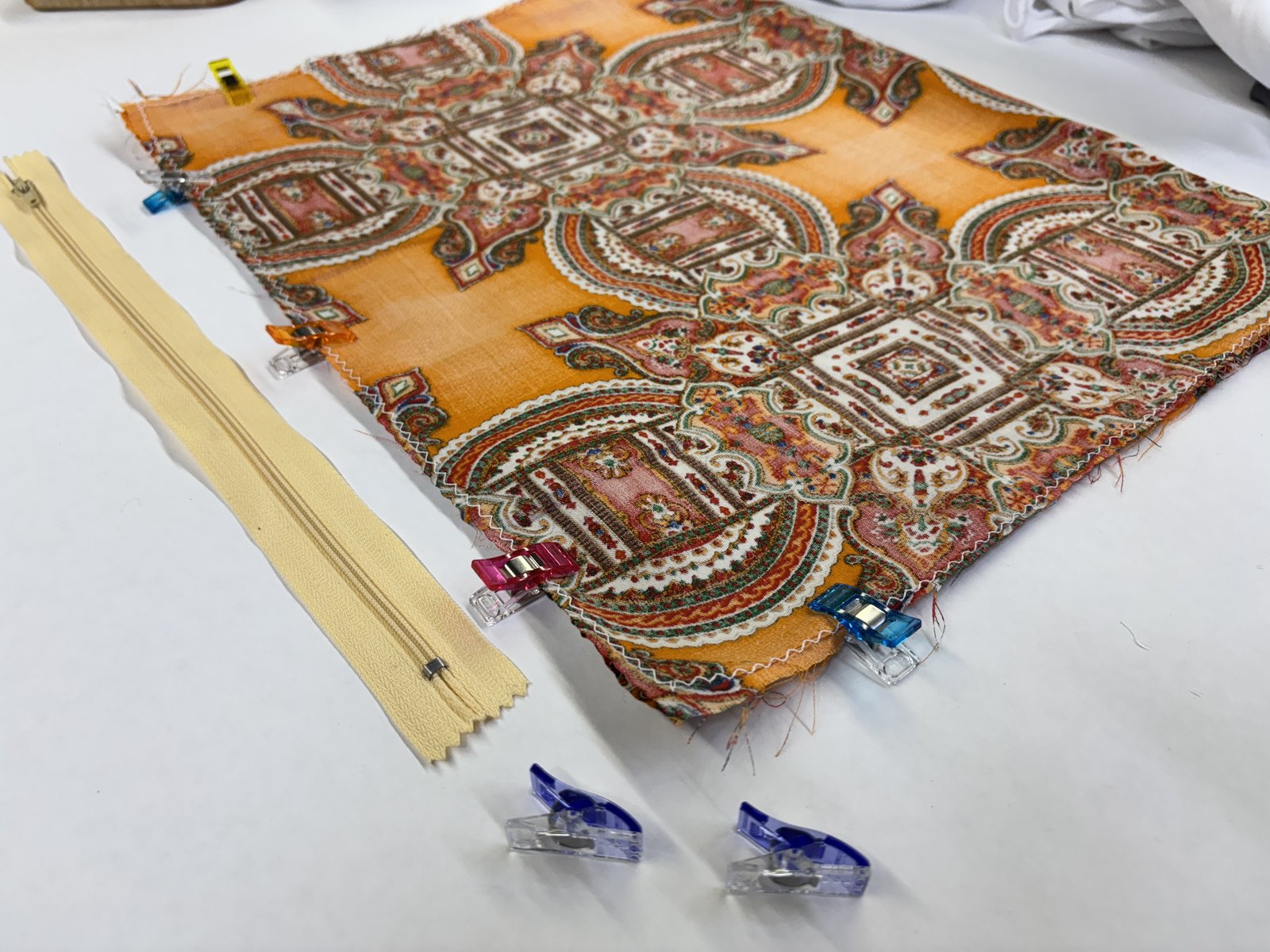 Make a Zippered Pillow/Pillowcase with Sarah