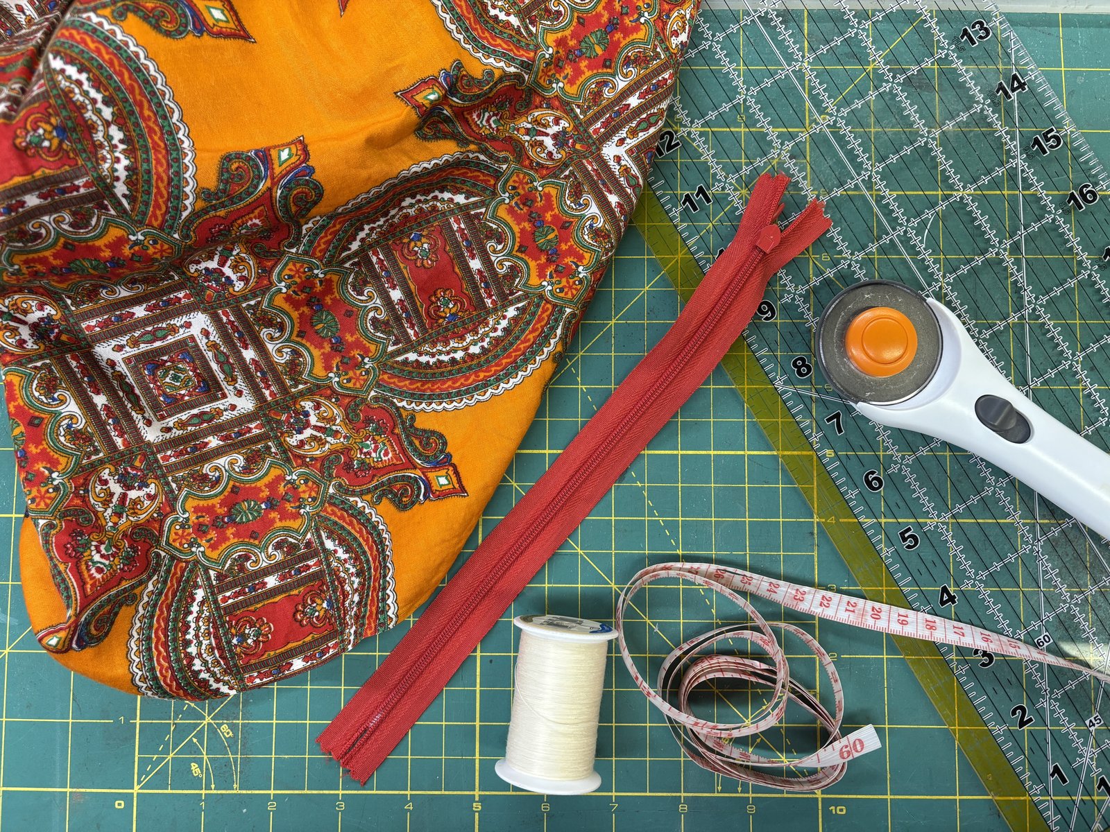Make a Zippered Pillow/Pillowcase with Sarah